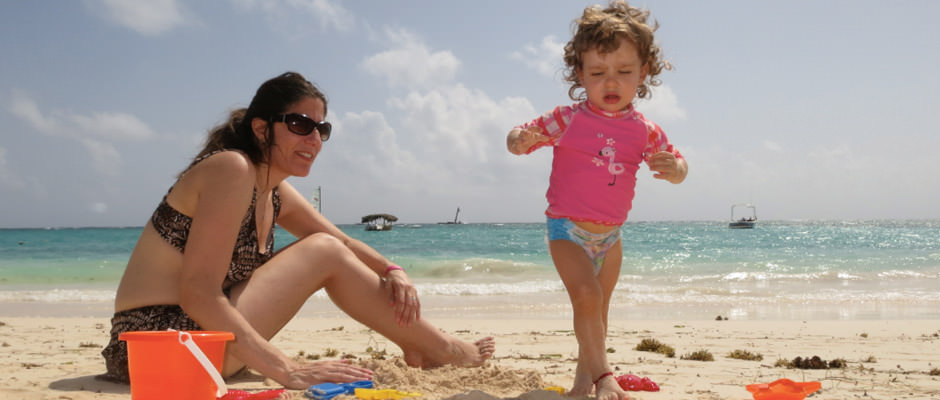 Foto de la familia Guinsburg con Kyla, Martha y Flavio
