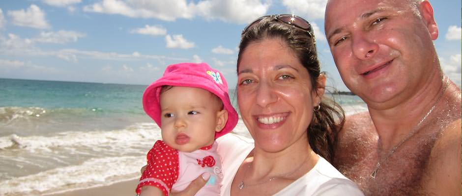 Foto de la familia Guinsburg con Kyla, Martha y Flavio